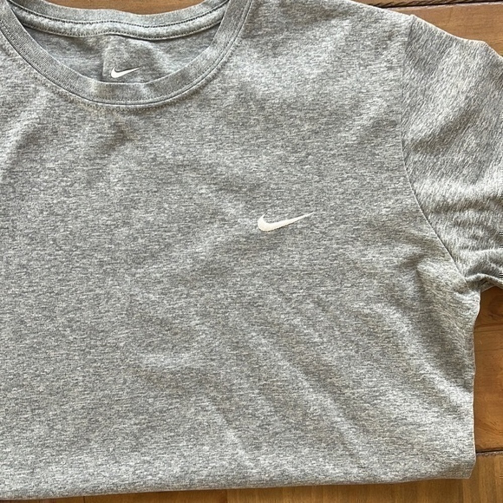 Dri-fit gray workout top - Picture 4 of 5